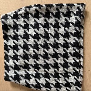 H&M Black and white tweed skirt